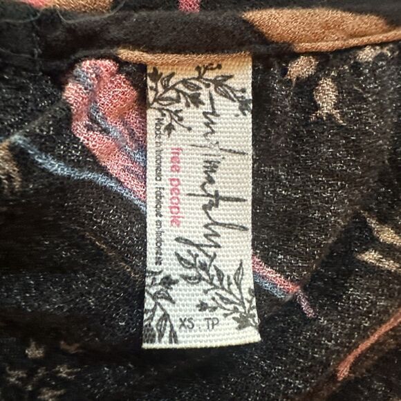 Free People Boho Floral Flowy All Mixed Up Tank Top Criss Cross Back Out  Sz XS - Picture 5 of 7